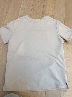 ALO Minimalist Plain Crewneck T-Shirt in Light Beige/Cream